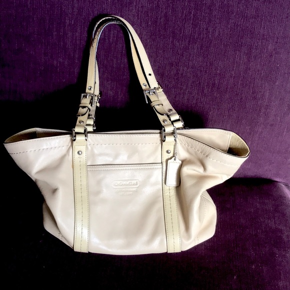 Coach Bag - Picture 3 of 17